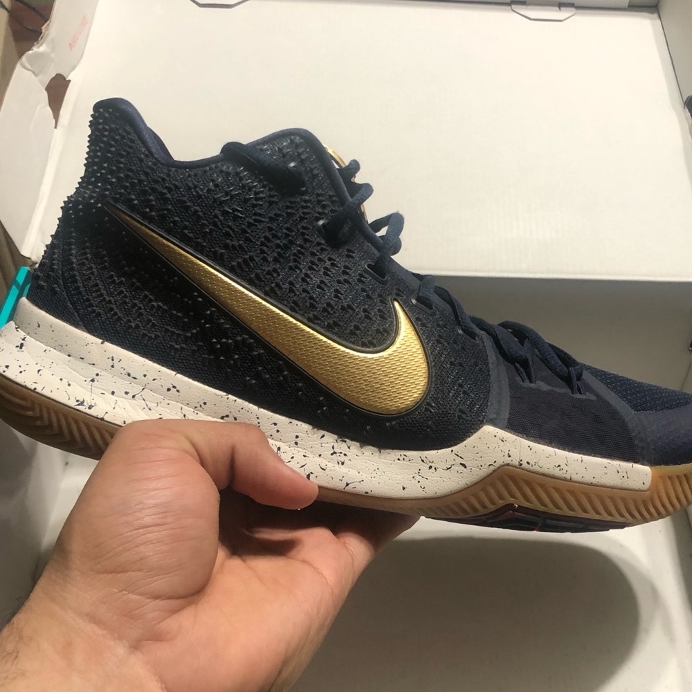 Nike Kyrie 3’s Obsidian